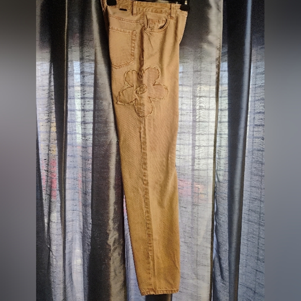 PacSun Distressed Pink Jeans with flower Design - Picture 4 of 8